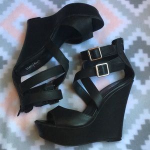 Black wedges